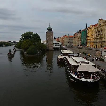 Resslova By The Dancing House