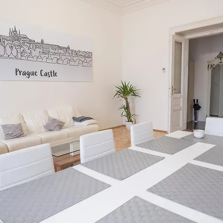 Apartment Resslova By The Dancing House Prague