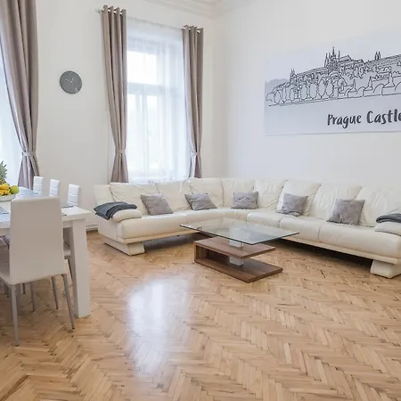 Apartment Resslova By The Dancing House