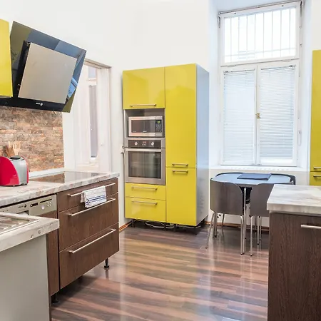 Apartment Resslova By The Dancing House