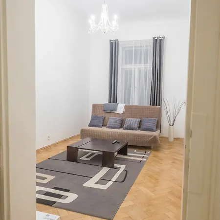 Resslova By The Dancing House Apartment