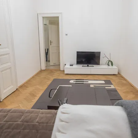 Apartment Resslova By The Dancing House