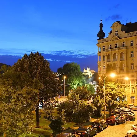 Resslova By The Dancing House